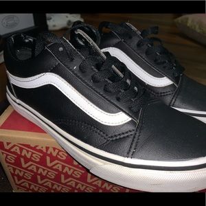 Vans Old Skool Tumble Black & White Leather Shoes